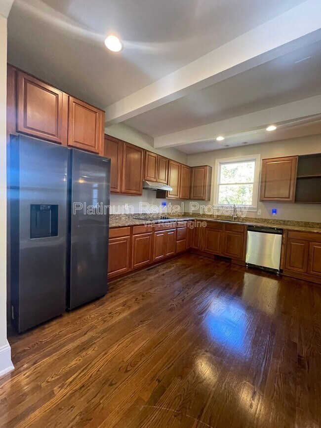 Building Photo - 1305 Smithdale Heights Dr