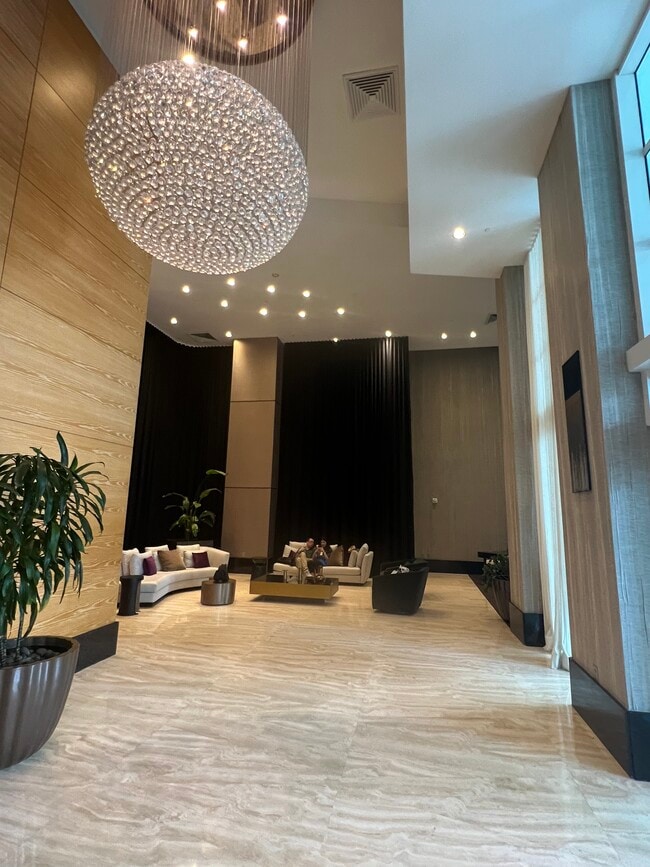 Building Photo - 950 Brickell Bay Dr