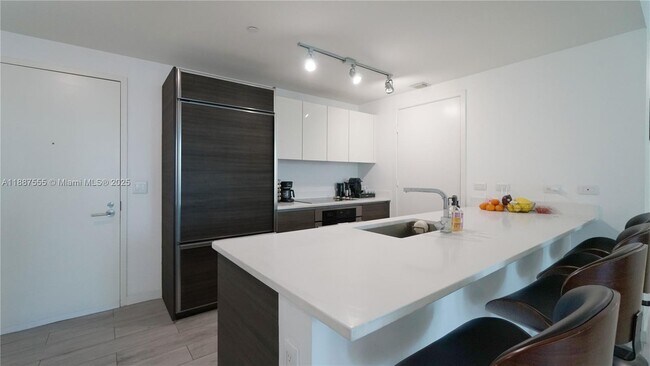 Building Photo - 1100 S Miami Ave