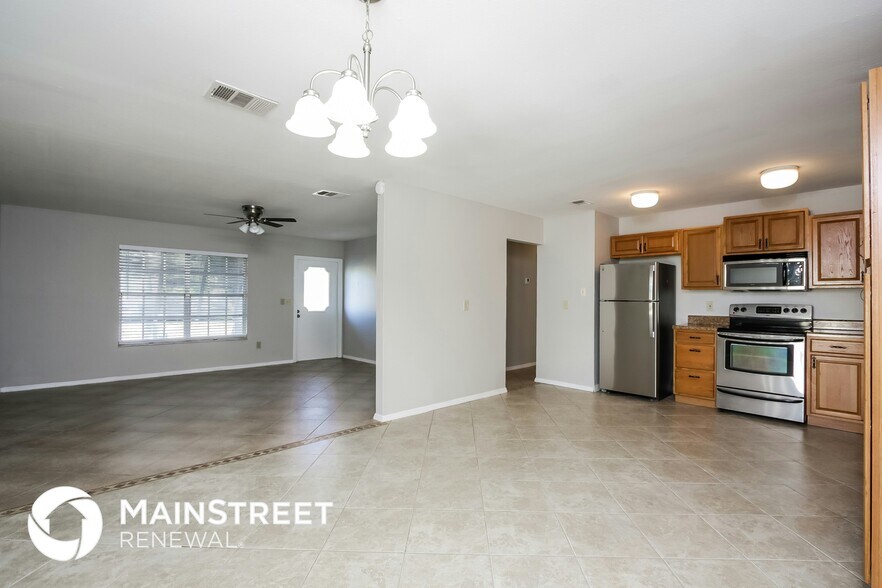 Building Photo - 2680 Roxbury Cir