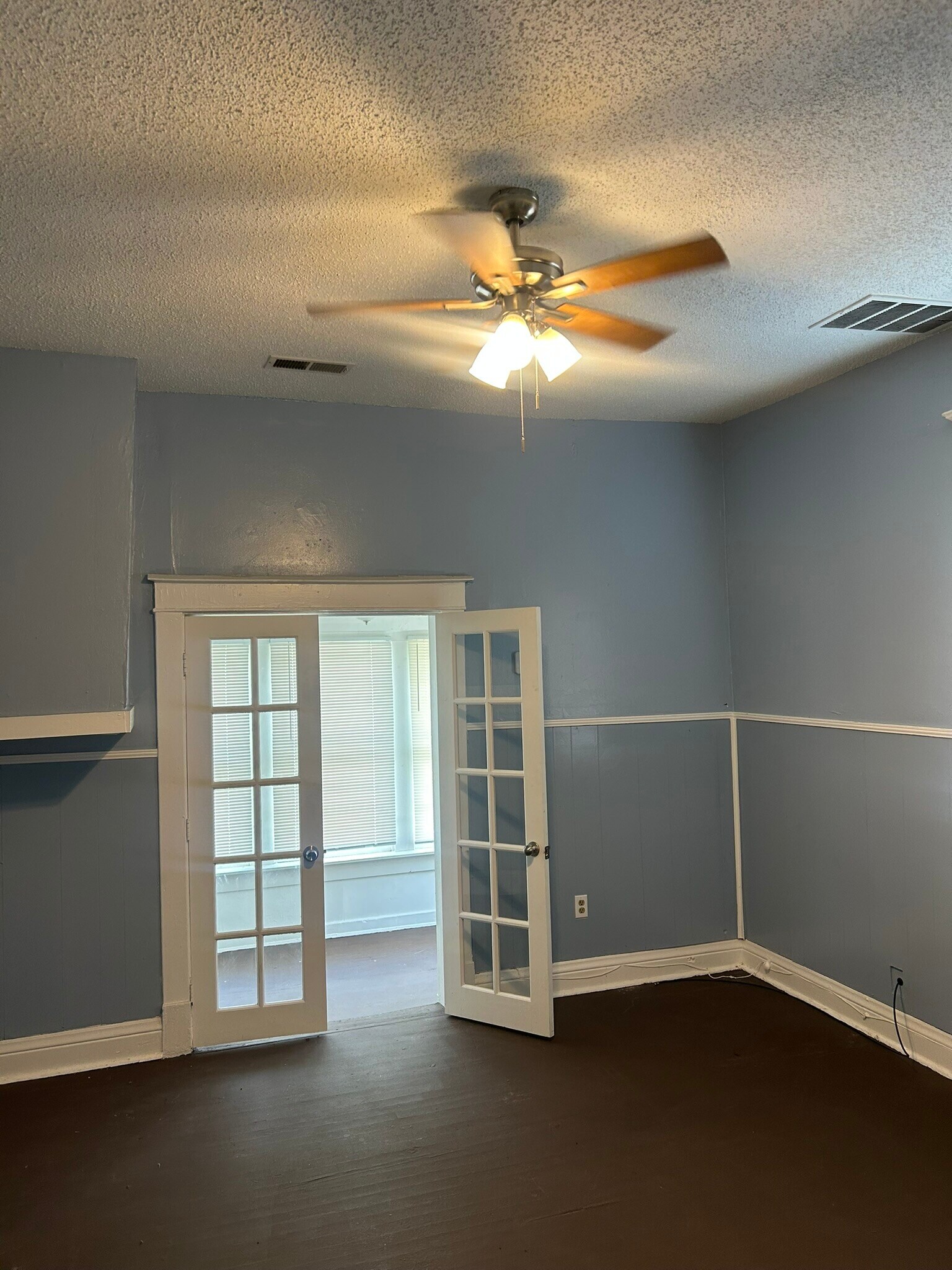 Apt 3 - 1011 S Willett St