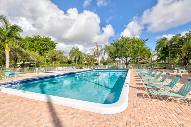 Building Photo - 2205 S Cypress Bend Dr