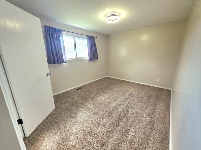 Building Photo - 709 E 1300 N St