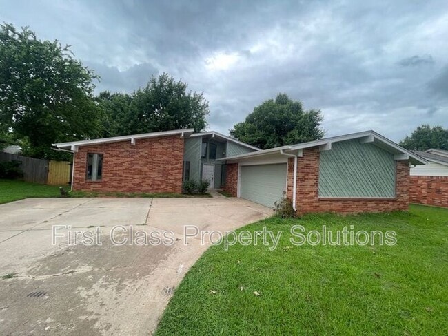 Primary Photo - 623 N Canadian Terrace