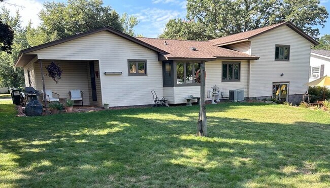 Building Photo - 1416 Cameron St