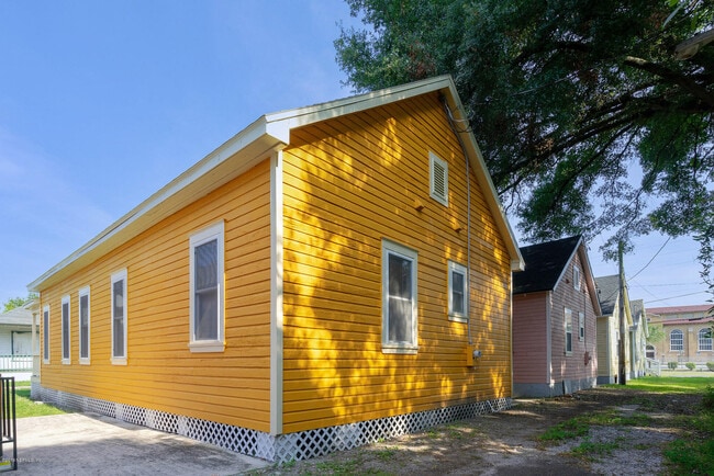 Building Photo - 1941 Redell St