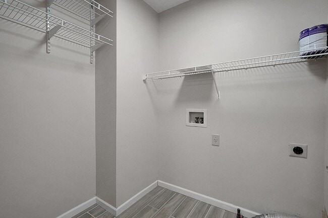Building Photo - 7961 Pinehill Rd