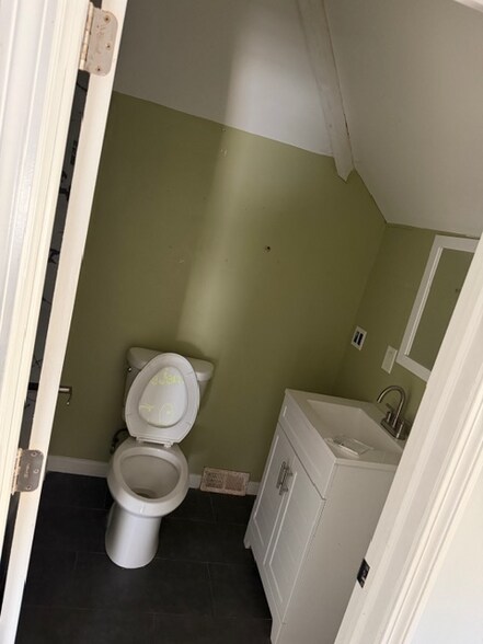 Building Photo - 269 Sargeant St