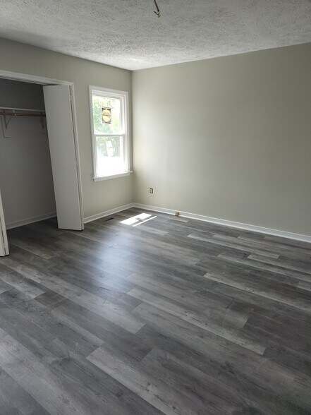 Building Photo - 1511 Lakeview Ave