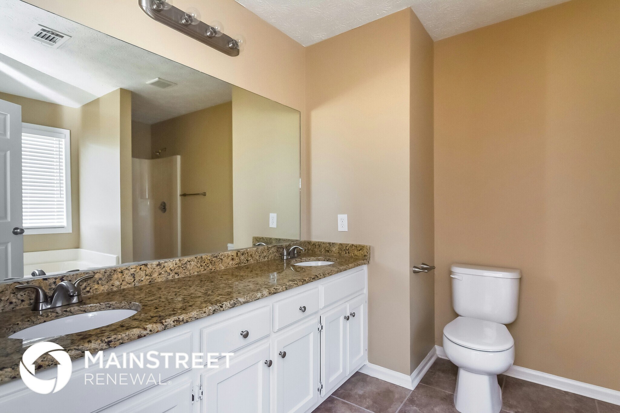 Building Photo - 1545 Royale Castle Dr