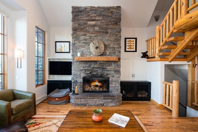 Building Photo - 7 Gambler Dr