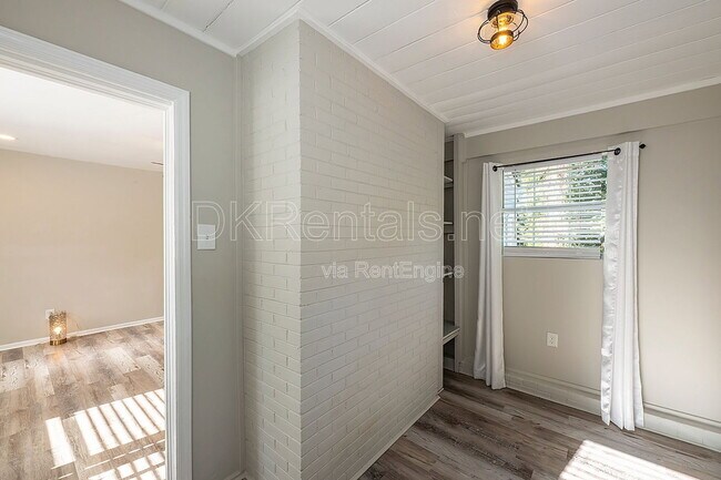 Building Photo - 2874 Blount St
