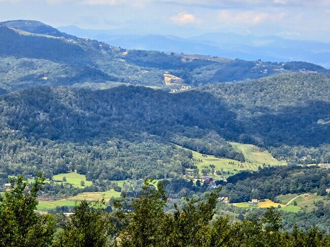 Building Photo - 303 Sugar Top Dr