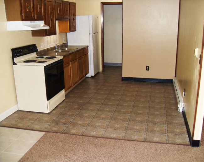 Kitchen & Dining Room - Acorn Village Apartments Concordia Kansas