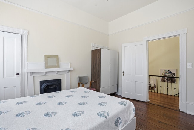 Building Photo - Savannah's Victorian Historic District