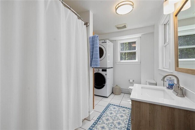 Building Photo - 5 Tews Ct
