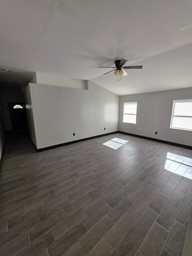 Building Photo - 5626 Andrea St