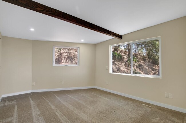 Building Photo - 3021 Hidden Valley Ln