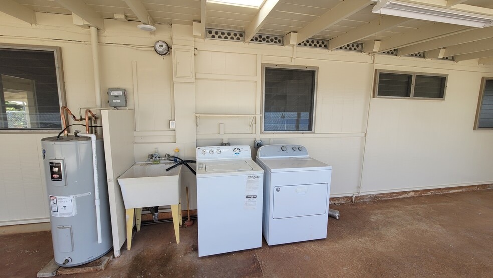 Washing machine and dryer - 2342 Ahakuka Pl