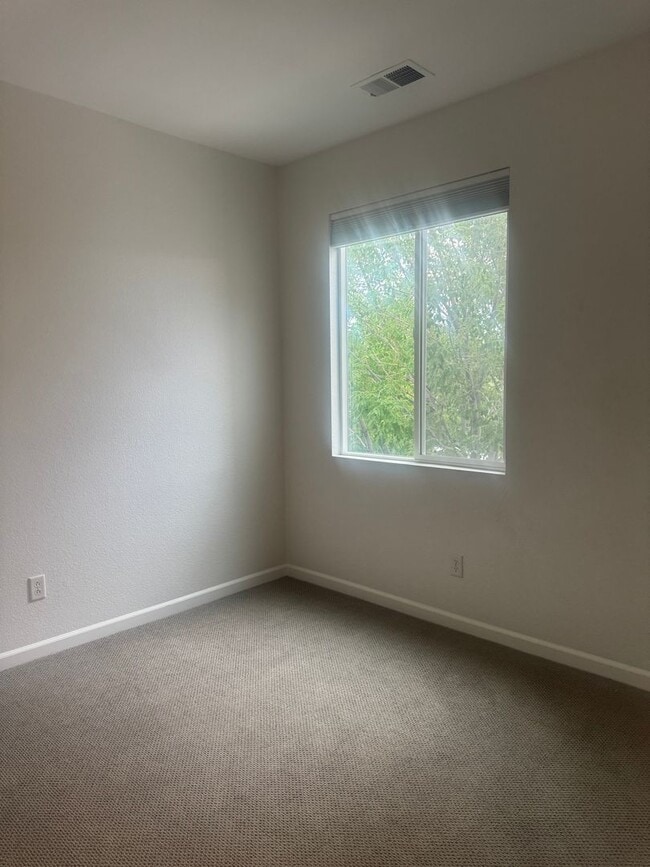 Building Photo - Beautiful and Spacious NW Reno Home