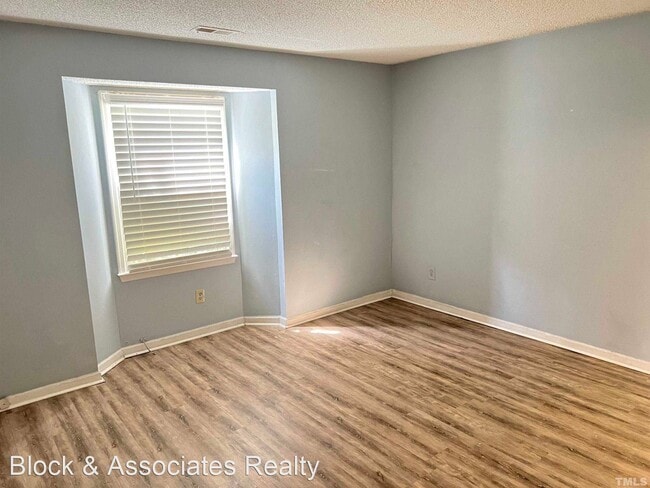 Building Photo - 2 br, 2 bath House - 1300-103 Park Glen Dr.