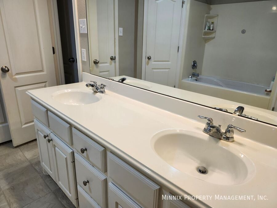 Building Photo - 1505 Westminster Ave