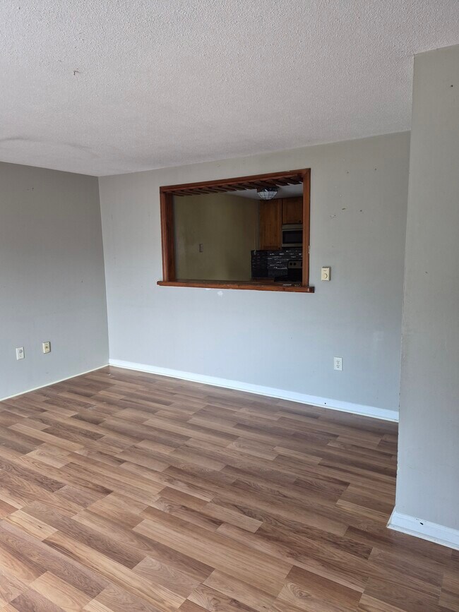 Building Photo - 8 Royal Dane Dr