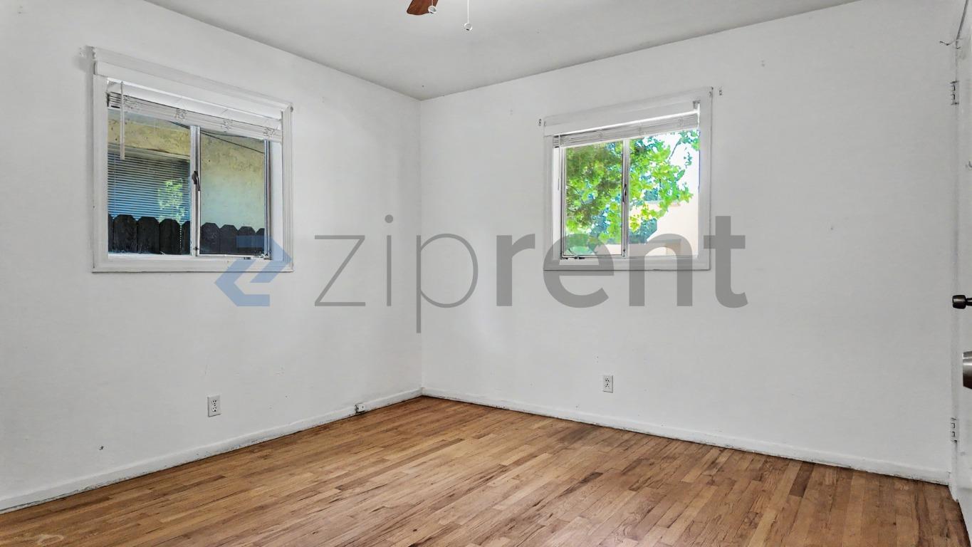 Building Photo - Unit 1