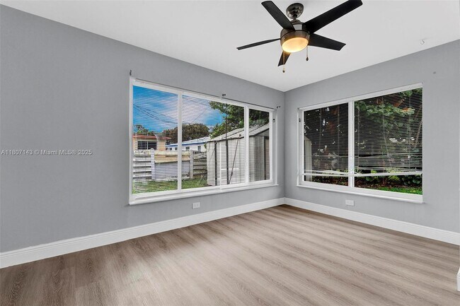 Building Photo - 1120 SW 30th St