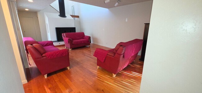 Building Photo - 1745 Deer Creek Ct