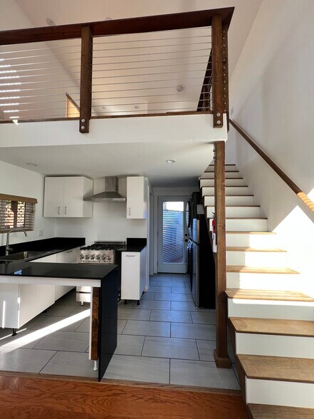 Building Photo - 3518 Hunter St