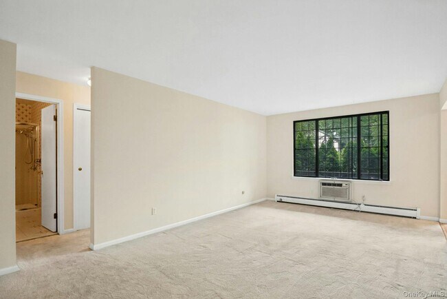 Building Photo - 8 Foxwood Dr
