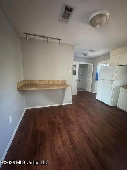 Building Photo - 77 Fern Valley Rd