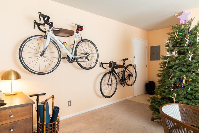 Building Photo - 960 Larrabee St