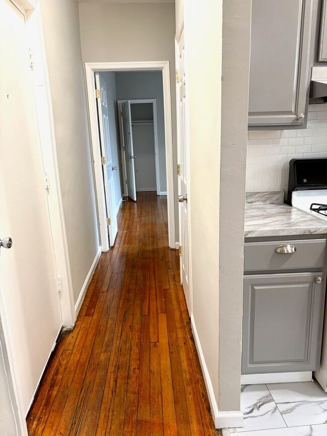 Interior Photo - 1014 COLUMBIA RD NW