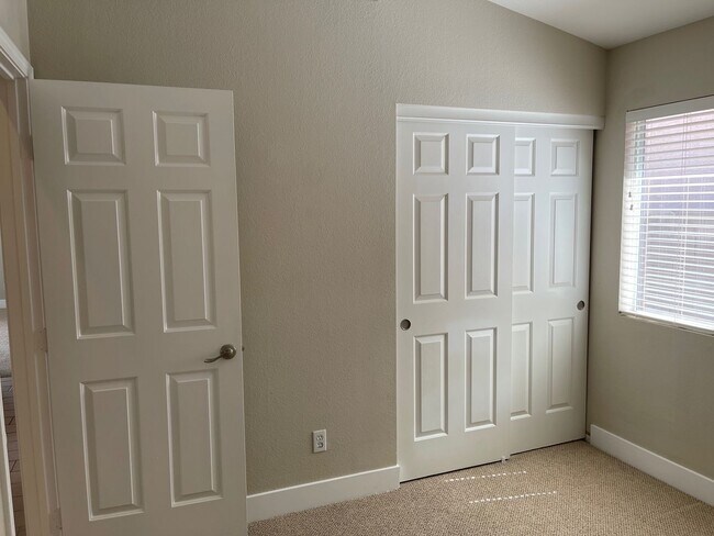 Building Photo - **GORGEOUS & MODEL PERFECT GREEN VALLEY 3 ...