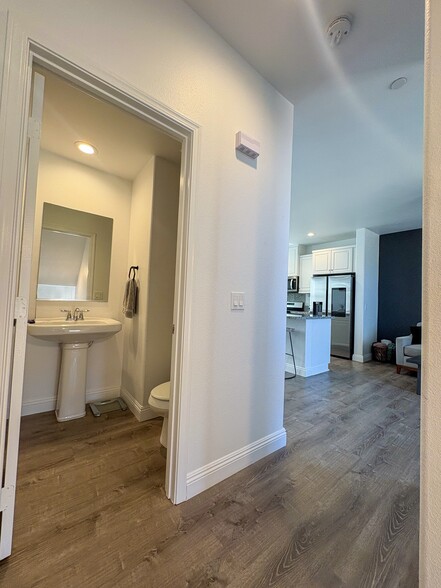 Building Photo - 505 Finch Ln