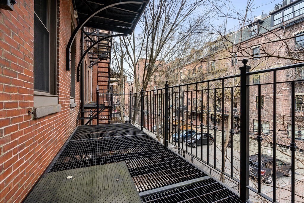 Building Photo - 26 E Springfield St