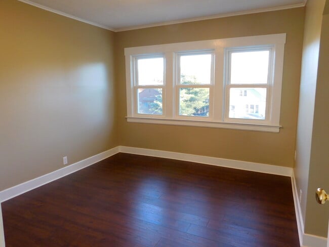 Building Photo - 264 Broad St