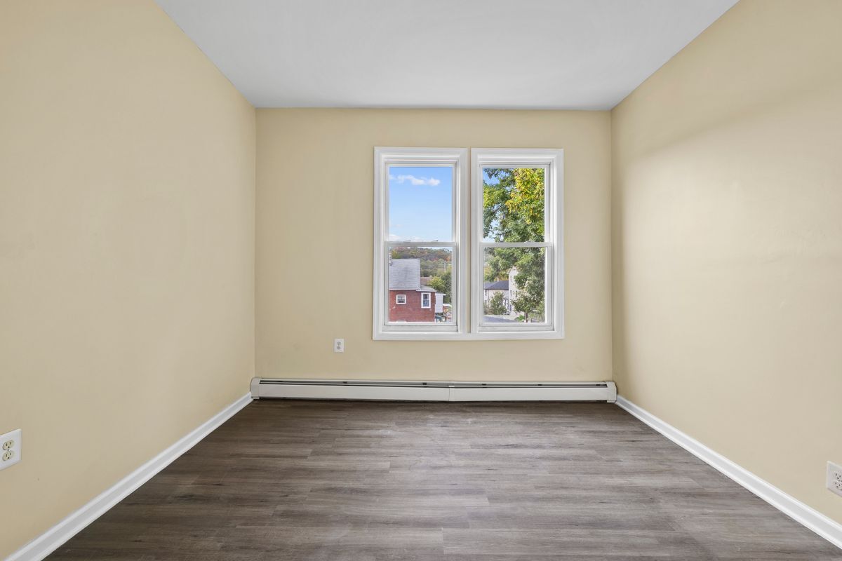 Building Photo - 162-166 Manchester Avenue, 4 Second Floor