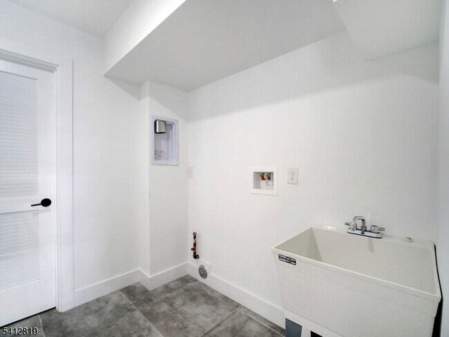 Building Photo - 429 Niles St