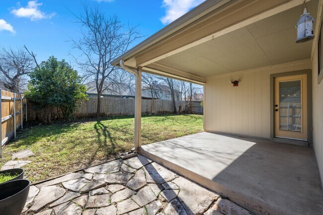 Building Photo - 2109 Boxwood Path