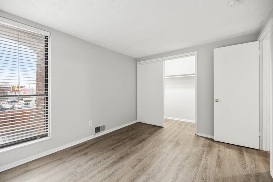 East Townhomes & Apartments 869 E Dublin Granville Rd Columbus OH 43229 Apartment Finder