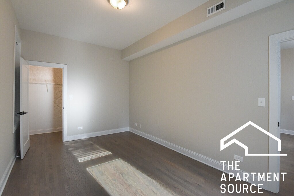 Building Photo - 3407 W Fullerton Ave