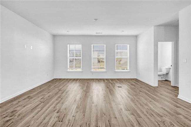 Building Photo - 5772 Schelton Pl