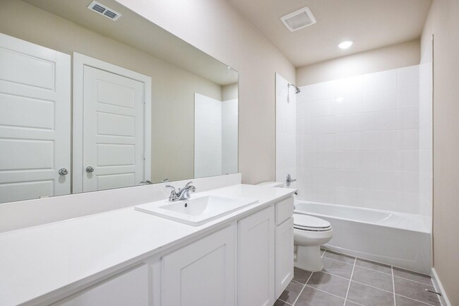 Building Photo - 518 Travine Dr