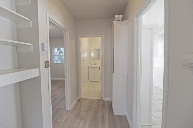 Building Photo - 1018 7th St