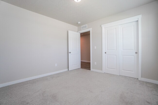 Building Photo - 3067 N Greengate Wy