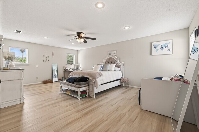 Building Photo - 15843 Foxgate Rd