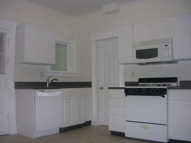 Building Photo - 412 W Washington St